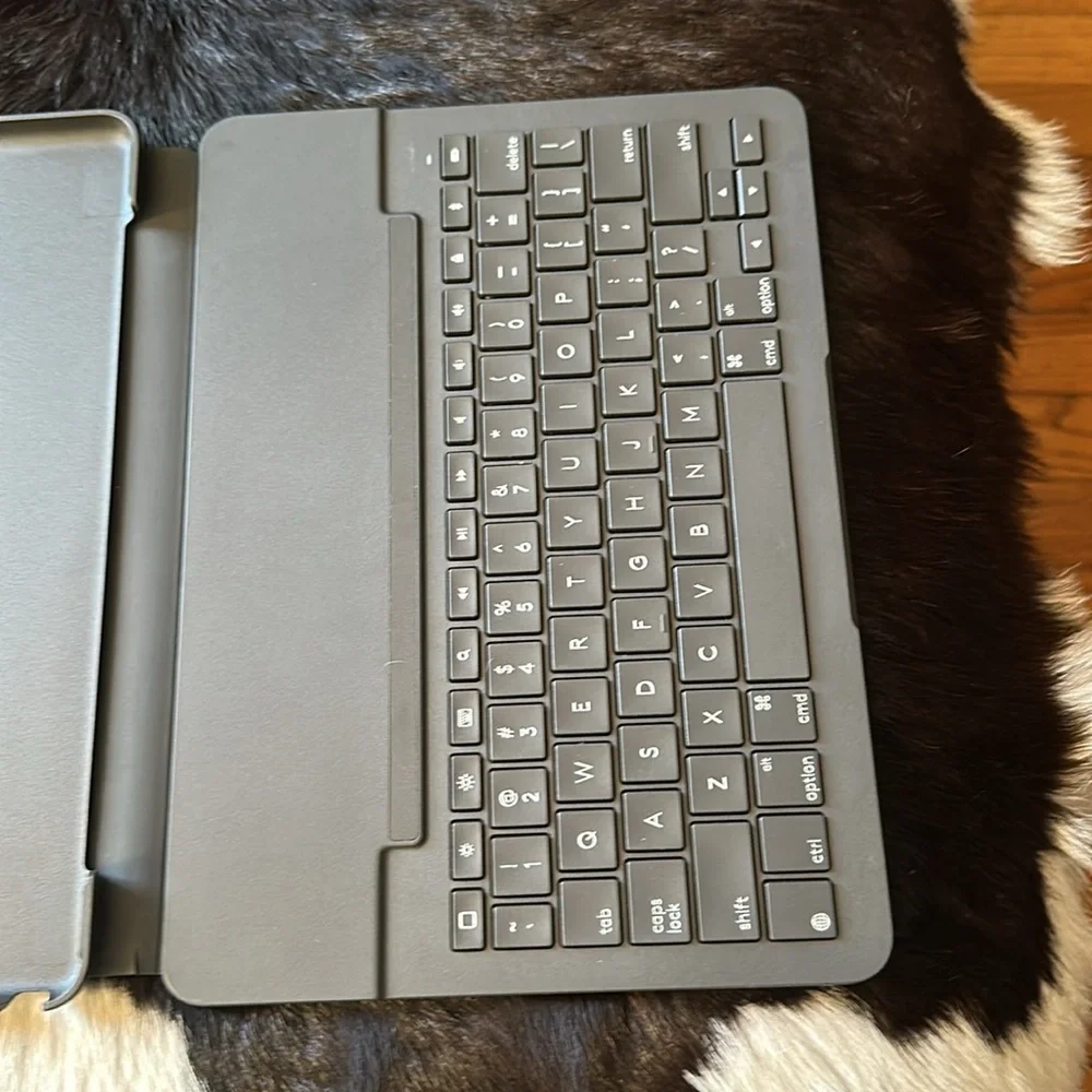 Logitech 10” iPad case & keyboard